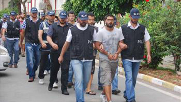 Bắt giữ hàng chục người dùng mạng xã hội kích động, tung tin sai và bôi nhọ ảnh 1