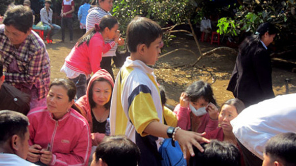 Niềm tin mê muội vào một “thánh cậu” 9 tuổi chữa được bách bệnh ảnh 2