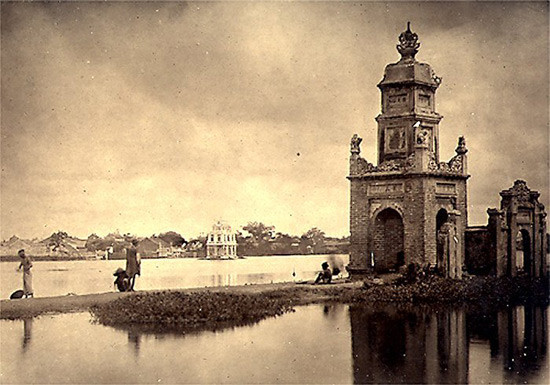 Ven hồ Gươm phía Tây nhìn từ tháp Hòa Phong Ven hồ Gươm phía Tây nhìn từ tháp Hòa Phong