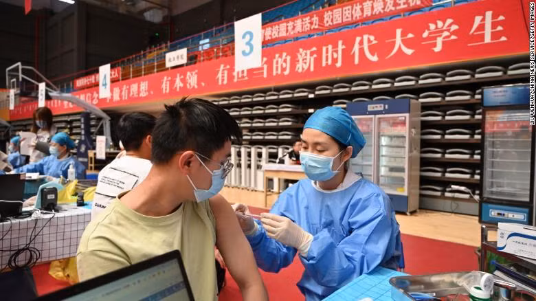 Tỷ lệ tiêm chủng của Trung Quốc đã tăng nhanh trong những tháng gần đây, với hơn 10 triệu mũi tiêm trung bình mỗi ngày