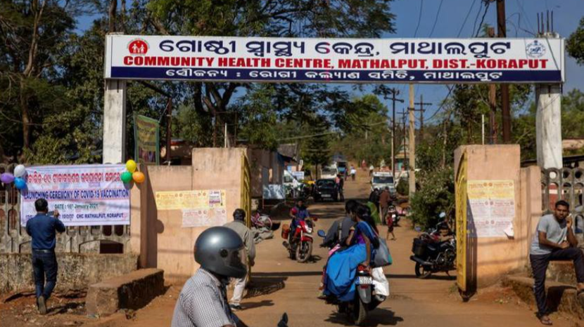 Reena Jani đến trung tâm y tế huyện để tiêm phòng vaccine Covid-19