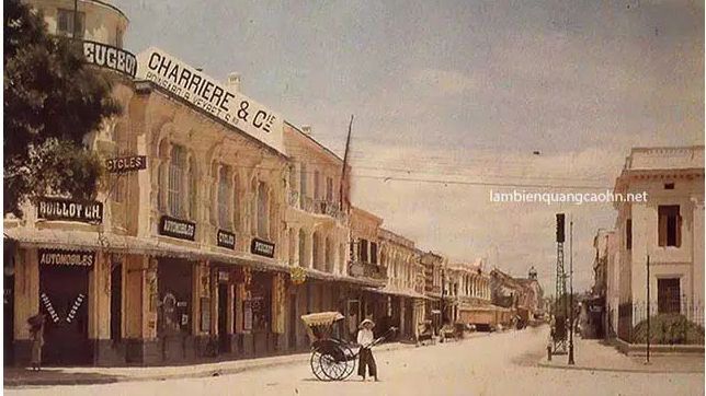 Biển quảng cáo thời xưa chủ yếu được sơn, vẽ lên tấm bảng gỗ hoặc sắt Biển quảng cáo thời xưa chủ yếu được sơn, vẽ lên tấm bảng gỗ hoặc sắt