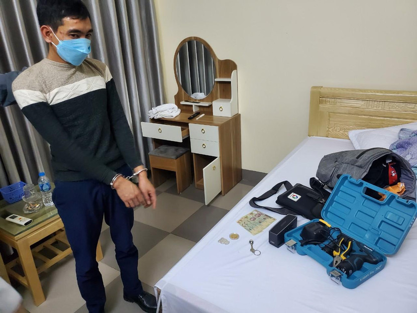 Lê Duy Thọ thời điểm bị bắt trong nhà nghỉ Lê Duy Thọ thời điểm bị bắt trong nhà nghỉ