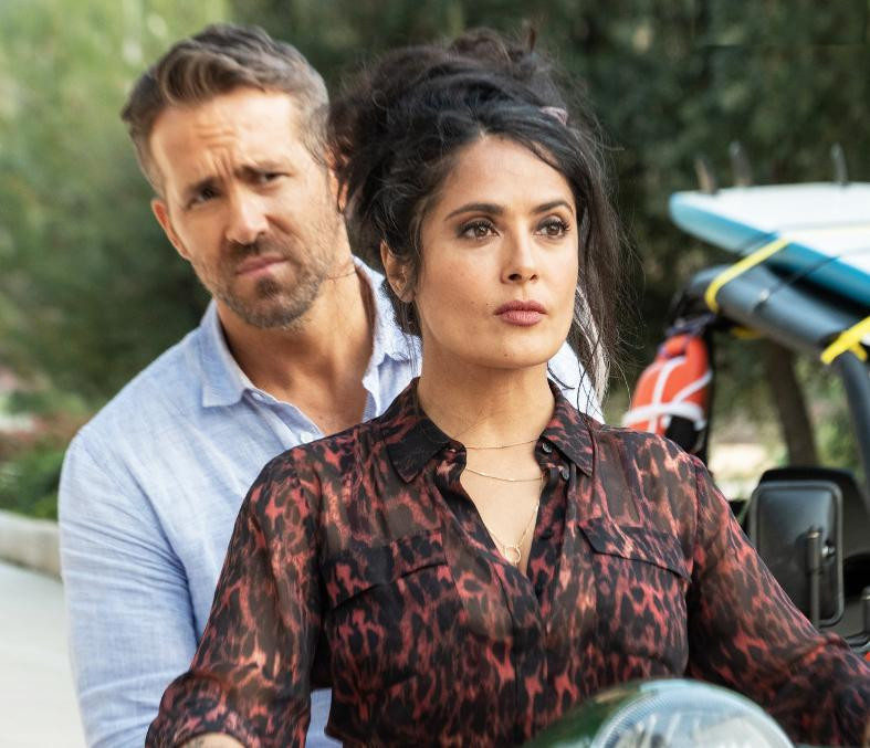 Salma Hayek và Ryan Reynolds trong “Vệ sĩ sát thủ 2”