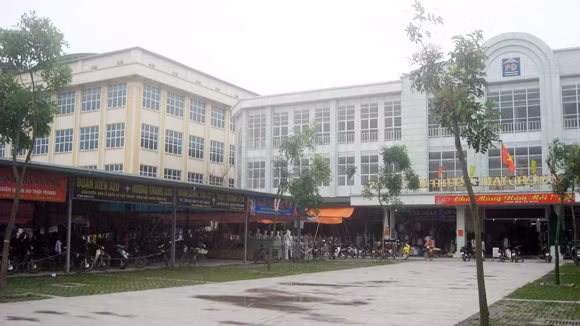 Chợ quê chuyên “đánh”… hàng ngoại ảnh 2