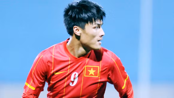 Nghệ thuật bên lề sân cỏ ảnh 1