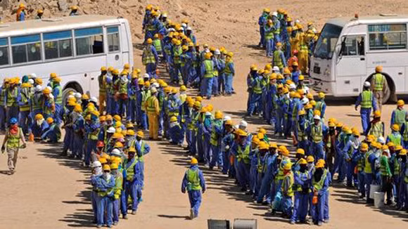 Chấn động: Hơn 400 công nhân bỏ mạng vì World Cup! ảnh 1