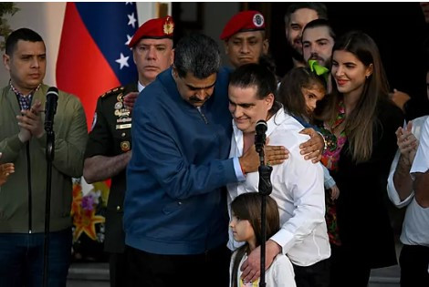 Tổng thống Venezuela Nicolas Maduro chào đón sự trở về của ông Alex Saab, người vừa được Mỹ ân xá