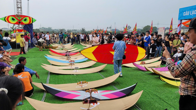 Hội thi diều sáo làng Bá Dương Nội, huyện Đan Phượng Hội thi diều sáo làng Bá Dương Nội, huyện Đan Phượng