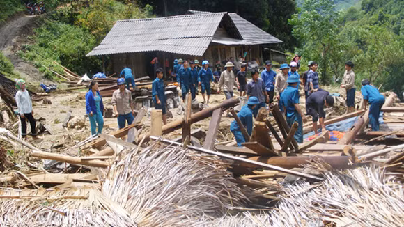 Vẫn chưa tìm thấy 3 nạn nhân bị lũ quét ảnh 1