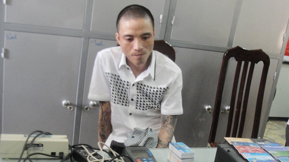 Sắm đồ xịn bằng thẻ tín dụng giả ảnh 1