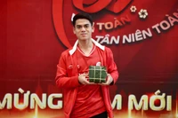 Đội trưởng U23 Việt Nam gói bánh chưng khéo như rê bóng trên sân