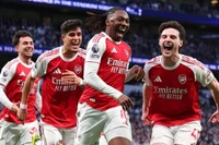 Pháo thủ đáp trả Man City bằng chiến thắng hủy diệt Tottenham