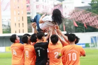 Xuân Mai 'vượt ngàn chông gai'