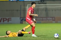 Ngược dòng hạ Thanh Hóa, Công an Hà Nội FC vững vàng ngôi đầu bảng