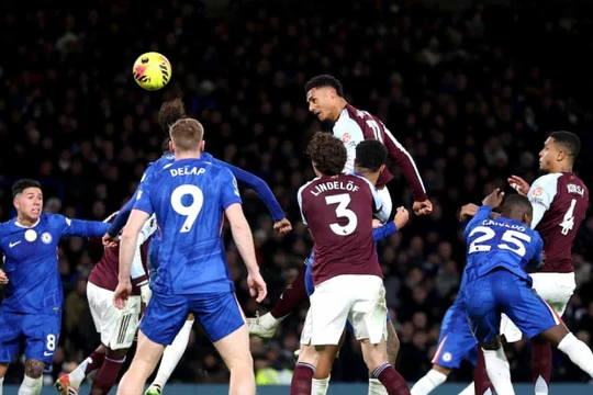 Chelsea thua ngược Aston Villa trong đêm Stamford Bridge 'đóng băng' cảm xúc