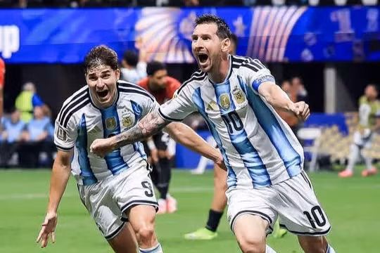 Messi liên tiếp phá kỷ lục World Cup