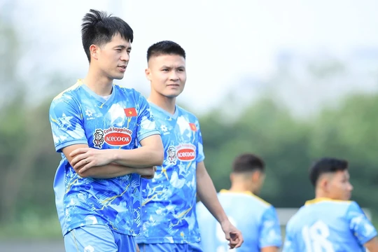 Đình Trọng tái xuất sau 4 năm, tuyển Việt Nam hoàn thiện lực lượng