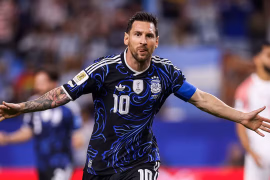 Video Messi đá phạt mẫu mực, củng cố ngôi vị Vua phá lưới World Cup 2026