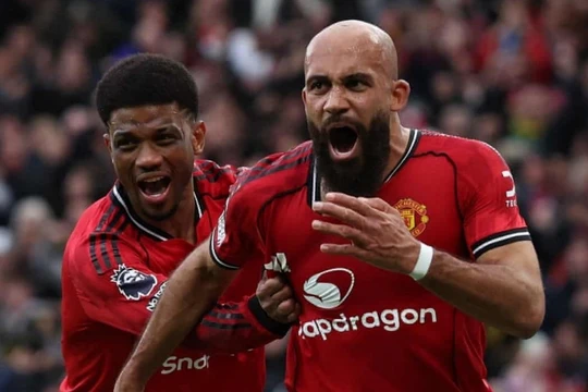 Carrick ra mắt như mơ, MU quật ngã Man City tại Old Trafford