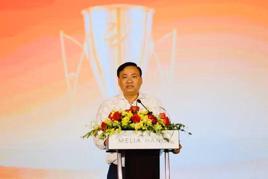 Đại tá Nguyễn Tiến Đạt, Phó Giám đốc CATP Hà Nội, Chủ tịch CLB Công an Hà Nội phát biểu tại buổi lễ (Ảnh: Thuần Thư)