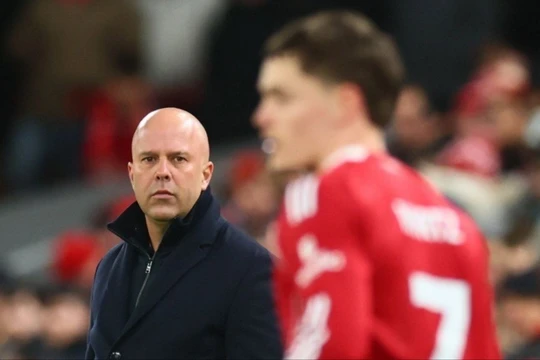 Triết lý của Arne Slot làm dậy sóng nước Anh: Danh hiệu không quan trọng bằng lối chơi