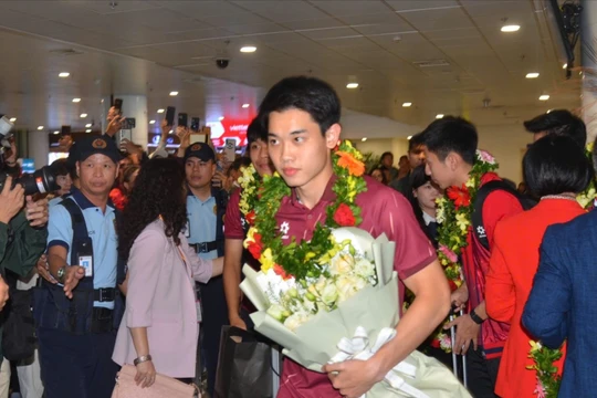 U22 Việt Nam về nước mang theo tấm HCV để đời ở SEA Games 33