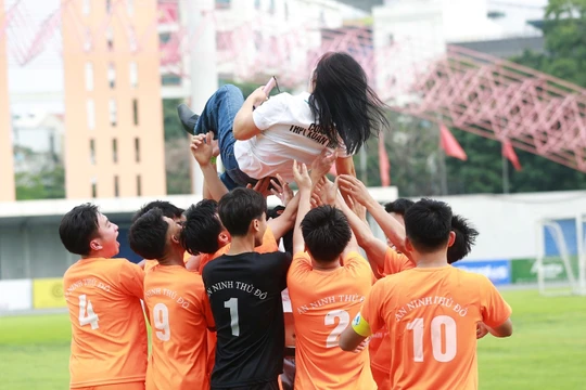 Xuân Mai 'vượt ngàn chông gai'