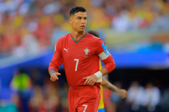 Ronaldo tịt ngòi, Bồ Đào Nha bế tắc và chỉ giành ngôi nhì bảng K