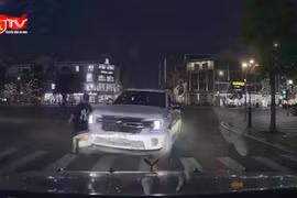 Tạm giữ người đàn ông nước ngoài nổ súng sau va chạm giao thông