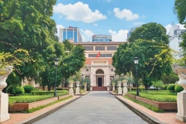 Trưng bày 800 tư liệu chào mừng thành công Đại hội đại biểu toàn quốc lần thứ XIV của Đảng 