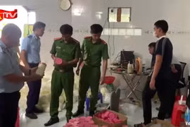 Phát hiện cơ sở bán “kem trộn” quy mô lớn không rõ nguồn gốc