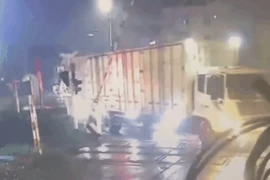 Nguy cơ chết người từ thói quen vượt ẩu tại đường ngang đường sắt