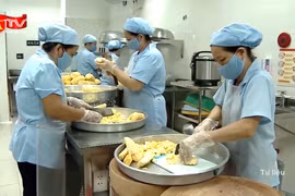 Hà Nội siết chặt quản lý an toàn thực phẩm tại trường tổ chức bán trú hè