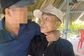 Tạm giữ đối tượng cướp giật điện thoại của du khách khi đang quay video
