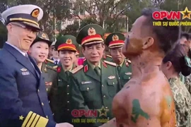 Bộ trưởng Quốc phòng Trung Quốc ngạc nhiên chứng kiến "người sắt" Bộ đội Đặc công Việt Nam