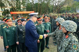 Bộ trưởng Quốc phòng Trung Quốc xem lính đặc công Việt Nam biểu diễn võ thuật