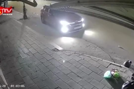 Triệu tập lái xe lao ô tô lên vỉa hè tông người phụ nữ rồi bỏ chạy 