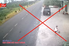 Ai chịu trách nhiệm vụ bé trai đá bóng gây tai nạn chết người? 