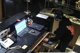 Bắt kẻ đột nhập, trộm tiền ở khách sạn 