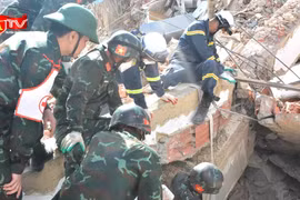 Đoàn CNCH của Việt Nam tìm thấy hàng chục thi thể nạn nhân trong thảm họa động đất tại Venezuela