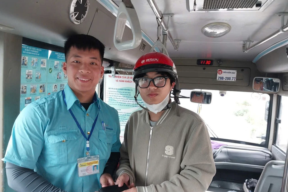 Hơn 3.000 khách đi xe buýt bỏ quên tài sản được trả lại