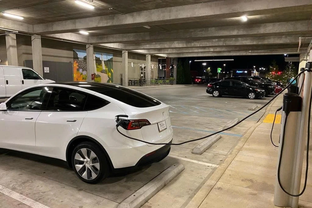 Cấp thiết cần quy chuẩn trạm sạc xe điện ở chung cư