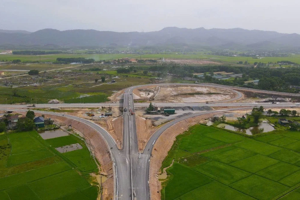 Đề xuất thưởng hàng trăm tỷ đồng cho nhà thầu thi công cao tốc Bắc- Nam