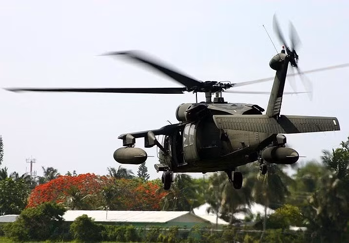 Phiên bản đầu tiên UH-60A được bàn giao cho lục quân Mỹ thực hiện vào tháng 10-1978 và chính thức phục vụ vào tháng 6-1979.