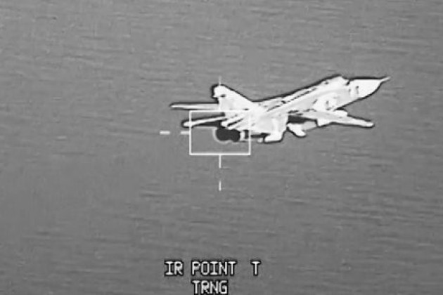 Hình ảnh chiếc Su-24 Nga bị tiêm kích Nhật Bản khoá radar Hình ảnh chiếc Su-24 Nga bị tiêm kích Nhật Bản khoá radar