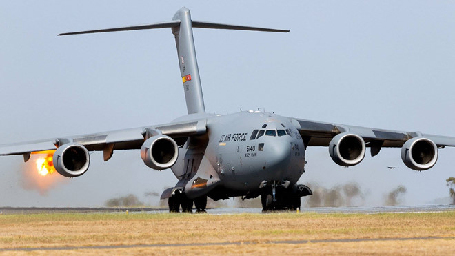 Động cơ của Boeing C-17 Globemaster III phát nổ Động cơ của Boeing C-17 Globemaster III phát nổ