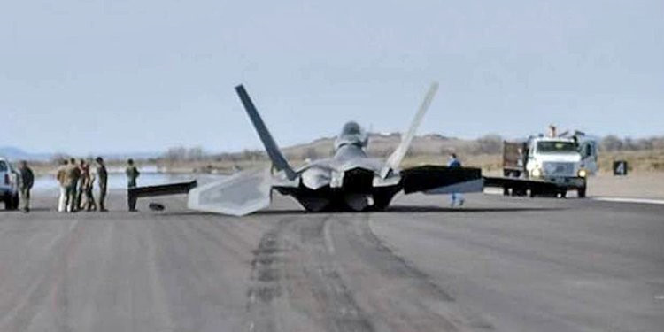 Sau đó phải hạ cánh khẩn cấp vì chết động cơ