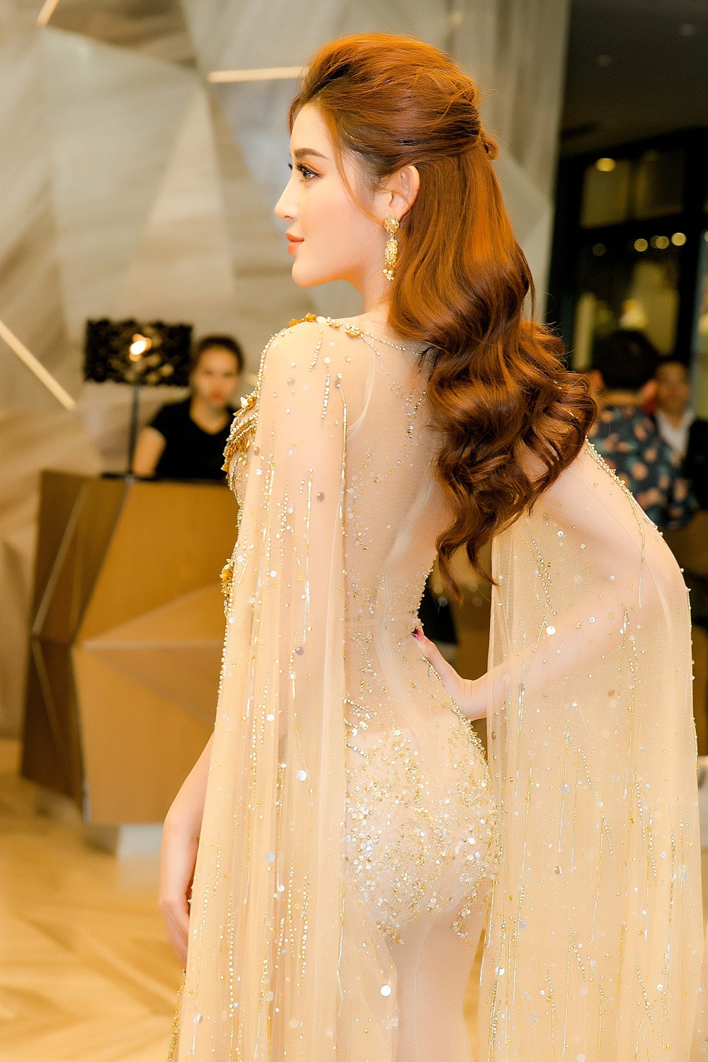 Huyền My "đọ sắc" cùng mỹ nhân "Hoa hậu Thế giới" và "Hoa hậu Hoàn vũ" ảnh 9