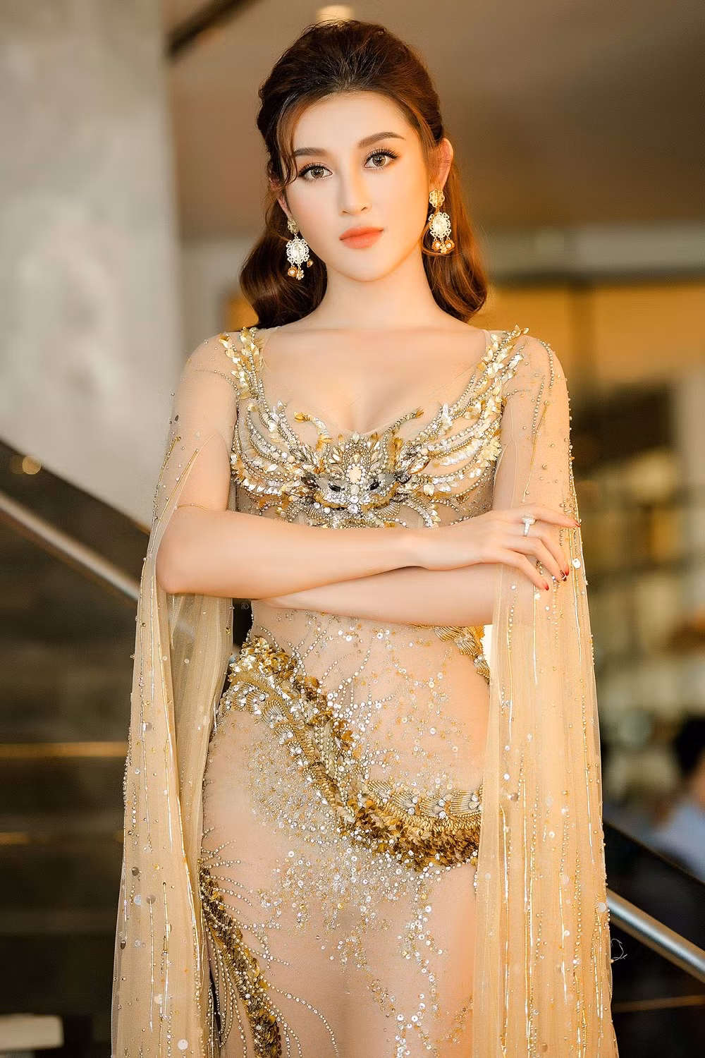 Huyền My "đọ sắc" cùng mỹ nhân "Hoa hậu Thế giới" và "Hoa hậu Hoàn vũ" ảnh 4